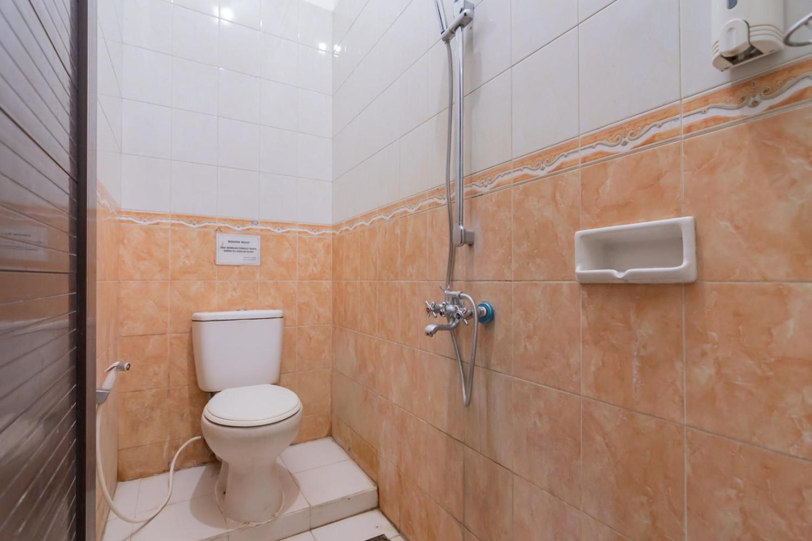Oyo 2706 Lodaya Syariah Hotel 2*